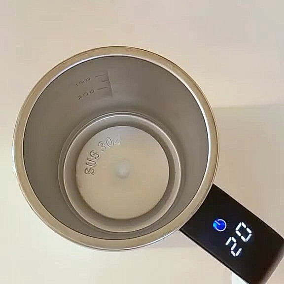ماگ همزن دار هوشمند با نمایشگر دما auto magnetic stirring cup